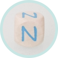 Buchstabenwürfel N 10mm Holz geprägt hellblau