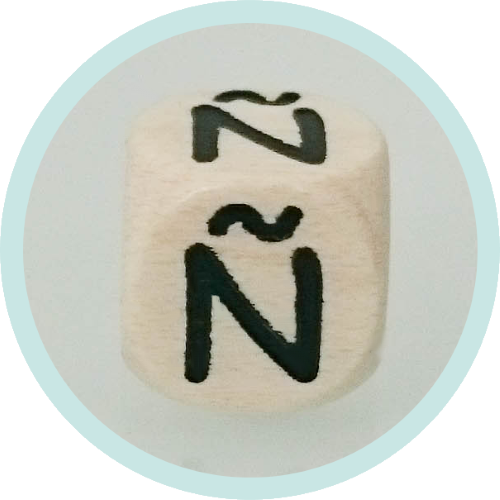 Buchstabenwürfel Ñ 10mm Holz geprägt schwarz - zum Schließen ins Bild klicken