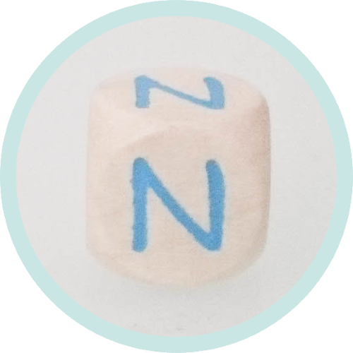 Buchstabenwürfel N 10mm Holz geprägt hellblau - zum Schließen ins Bild klicken